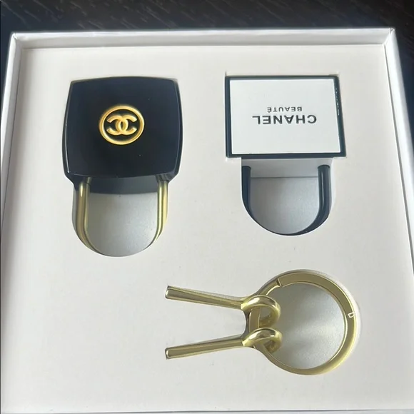 Chanel Beauté Black and Gold Padlock Duo - Picture 4 of 6